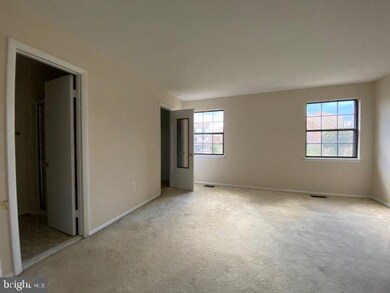 4806 Grand Bend Dr, Catonsville, MD 21228 - photo 4