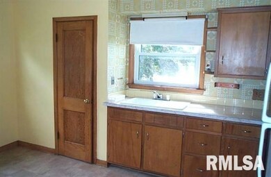 1120 College Ave, Davenport, IA 52803 - photo 7