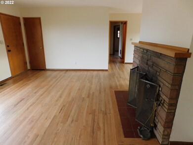 606 E 20th St, the Dalles, OR 97058 - photo 4