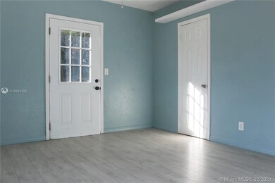 Area dimensions 11.6 x 14.6