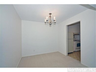 Large dining room perfect for nice parties.
