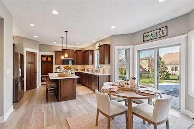 8243 Sky View Cir, West Des Moines, IA 50266 - photo 5