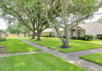3758 Laura Leigh Dr, Friendswood, TX 77546 - photo 2