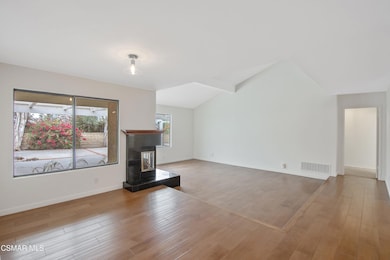 13893 Christian Barrett Dr, Moorpark, CA 93021 - photo 4