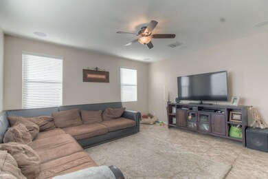 Family Room (4)-FULL