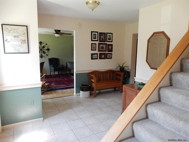 33 Chester Ct, Troy, NY 12182 - photo 4