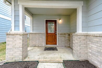  Large entrance with covered patio