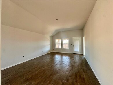 1012 Redwood Creek Dr, Yukon, OK 73099 - photo 3