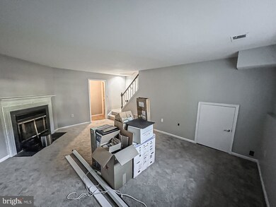 9587 Lindenbrook St, Fairfax, VA 22031 - photo 5