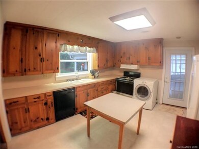 419 Coolidge Ave, Statesville, NC 28677 - photo 4