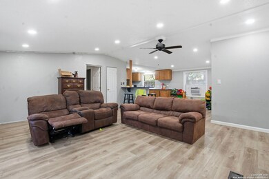 185 Canyon Bend, Canyon Lake, TX 78133 - photo 4