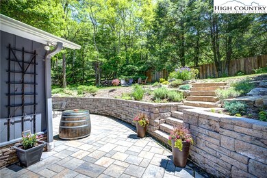 152 Artists Aly, Blowing Rock, NC 28605 - photo 2