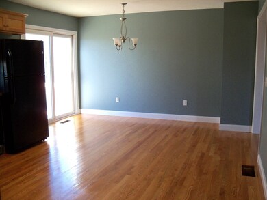 43A Pratt St Right Side unit 43A, Taunton, MA 02780 - photo 3