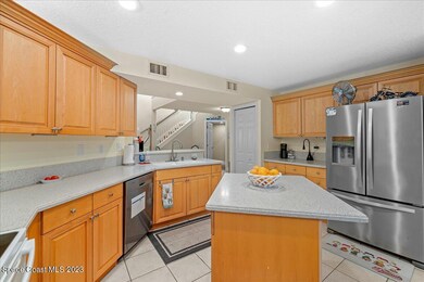 2563 Hemmgway - 6
