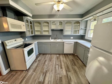 318 W 13th St, Carroll, IA 51401 - photo 2