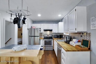 9867 Deerwood Dr, Tobyhanna, PA 18466 - photo 3