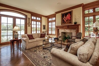 010-Living_Room-728299-mls
