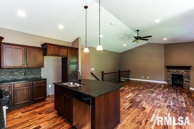 1510 Shamrock Dr, Davenport, IA 52807 - photo 7