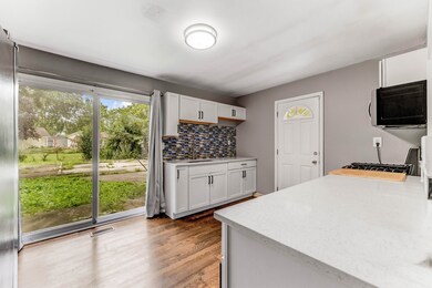 219 Monterey Dr, Bolingbrook, IL 60440 - photo 5