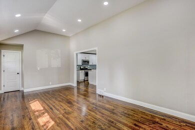 005_Living Room