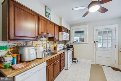 718 W 3rd St, Lansdale, PA 19446 - photo 6