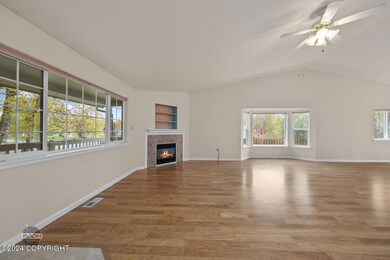 8-web-or-mls-2344 N Thunder Gulch Cir Ex