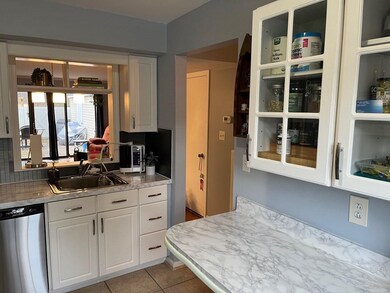 405 Windsor Dr unit 405, Framingham, MA 01701 - photo 3