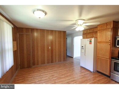 516 Spring Valley Rd, Reading, PA 19604 - photo 6