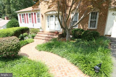 8002 Ferncliff Ct, Springfield, VA 22153 - photo 2