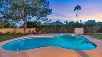 Large sparkling diving pool!
