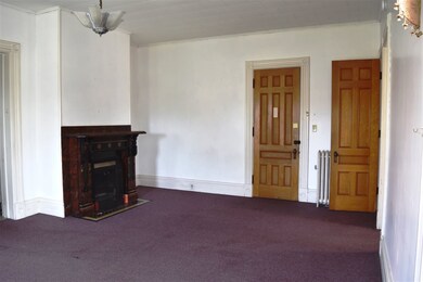 93 Center St unit 2W, Rutland, VT 05701 - photo 4