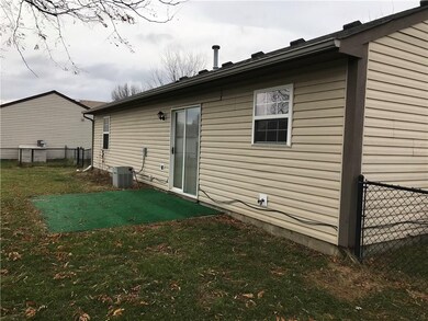 98 Meadow Creek Blvd E, Whiteland, IN 46184 - photo 2