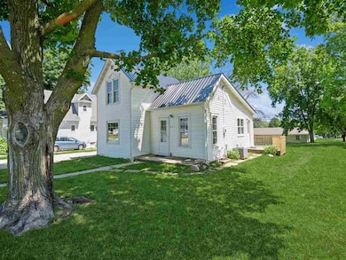 321 3rd St S, Coggon, IA 52218 - photo 2