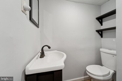 429 Shetland Rd, Darby, PA 19023 - photo 7