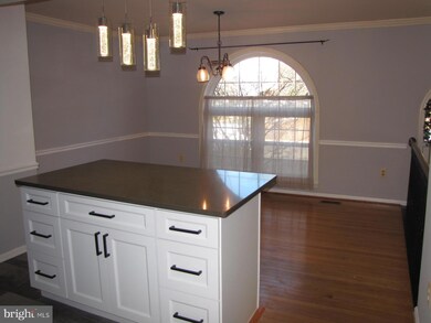 5737 Mason Bluff Dr, Burke, VA 22015 - photo 2