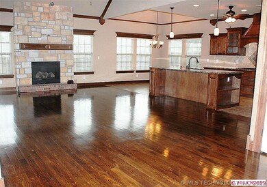 Gorgeous Hardwood Floors!