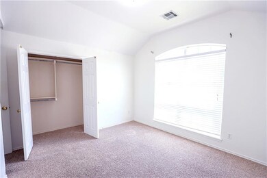 4100 Gyrfalcon Dr, Norman, OK 73072 - photo 5