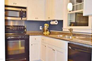 414 S Walker St, Burgaw, NC 28425 - photo 4