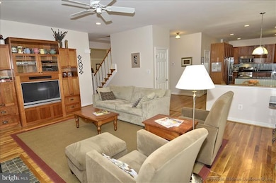 925 Glyndon St SE, Vienna, VA 22180 - photo 2