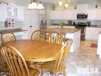 6218 N Clark St, Davenport, IA 52806 - photo 5