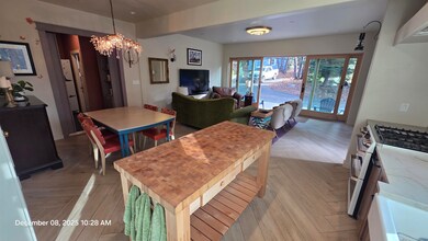 713 Mountain Oak Dr, Mount Shasta, CA 96067 - photo 7