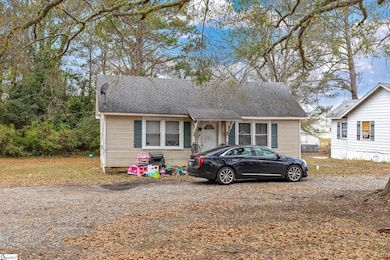 805 Peachtree St, Clinton, SC 29325 - photo 2