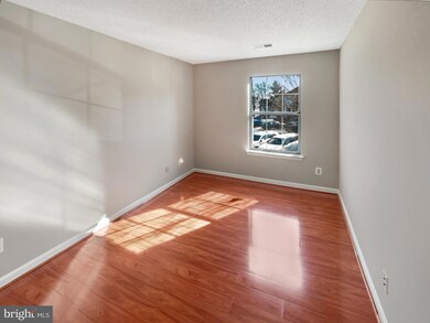 12014 Golf Ridge Ct unit 201, Fairfax, VA 22033 - photo 5