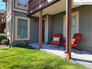 Lower corner unit with flat entry.