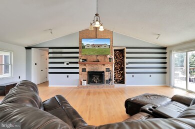 1736 Harpers Ferry Rd, Knoxville, MD 21758 - photo 3