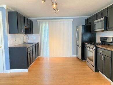 7 Lincoln Ct unit B, Lawrence, MA 01841 - photo 5