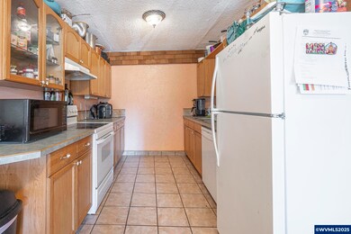 Driftwood Village unit 27, Springfield, OR 97477 - photo 4