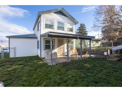 604 W 16th St, the Dalles, OR 97058 - photo 7