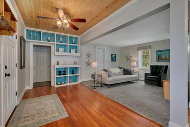 Foyer & Living room