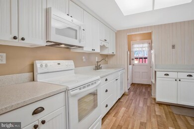 1730 Greentree Ct, Crofton, MD 21114 - photo 6